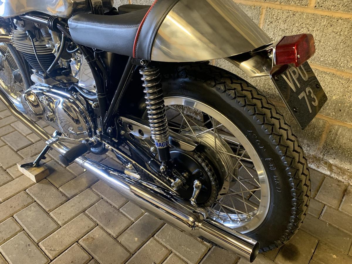 Armadillo_Customs_Norton_Dominator_19