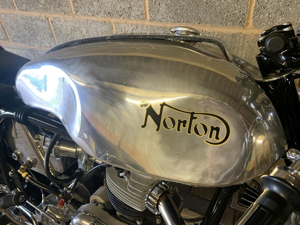 Armadillo_Customs_Norton_Dominator_5