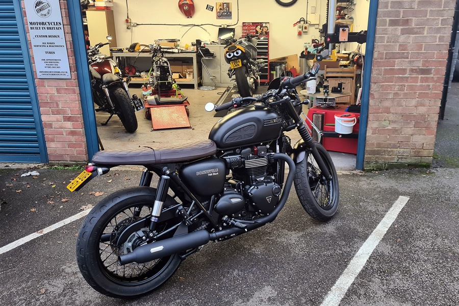 Triumph T100 – “Black Bonnie” | Armadillo Customs LTD