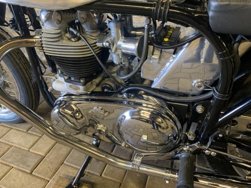 Armadillo_Customs_Norton_Dominator_15